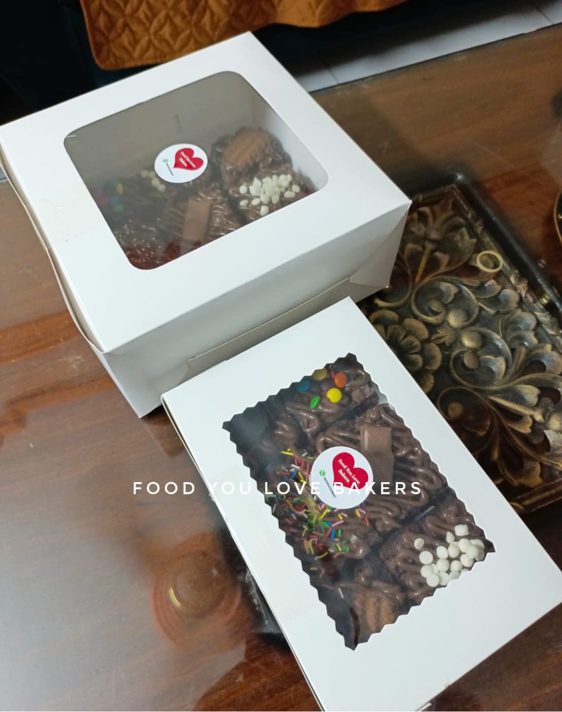 12 pieces Fudge Brownie Box with Toppings