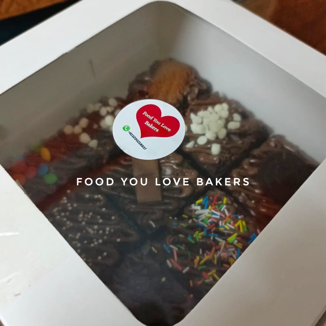 12 pieces Fudge Brownie Box with Toppings